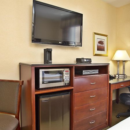 Best Western Plus Arena Hotel New York Bagian luar foto