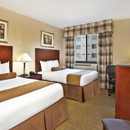 Best Western Plus Arena Hotel New York Bagian luar foto