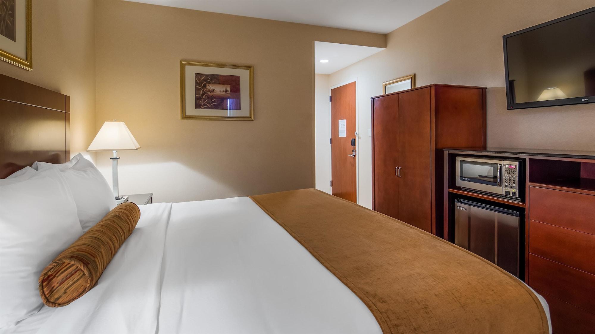 Best Western Plus Arena Hotel New York Bagian luar foto