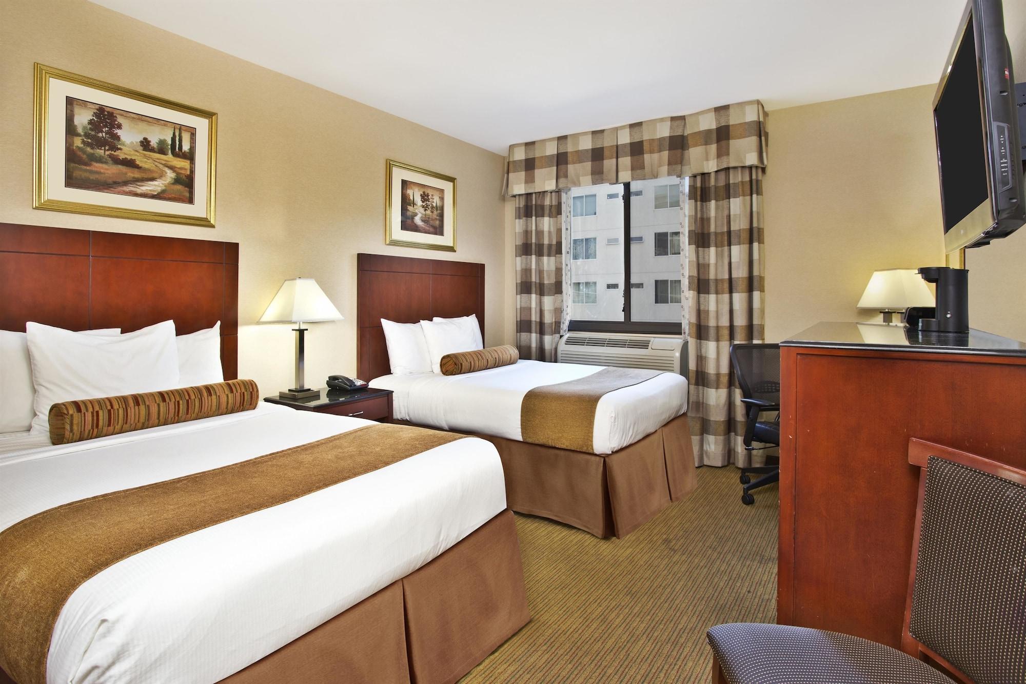 Best Western Plus Arena Hotel New York Bagian luar foto