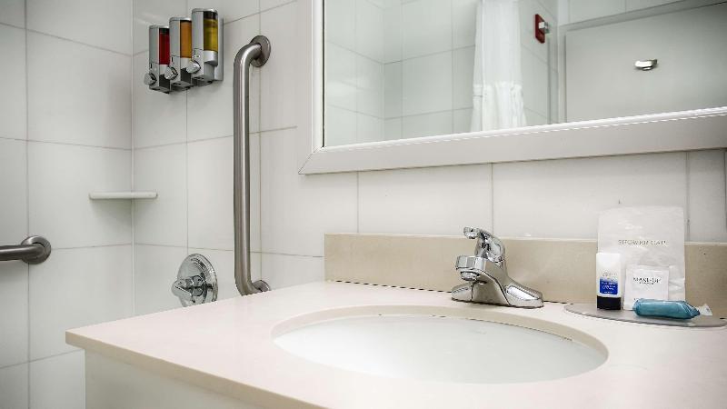 Best Western Plus Arena Hotel New York Bagian luar foto